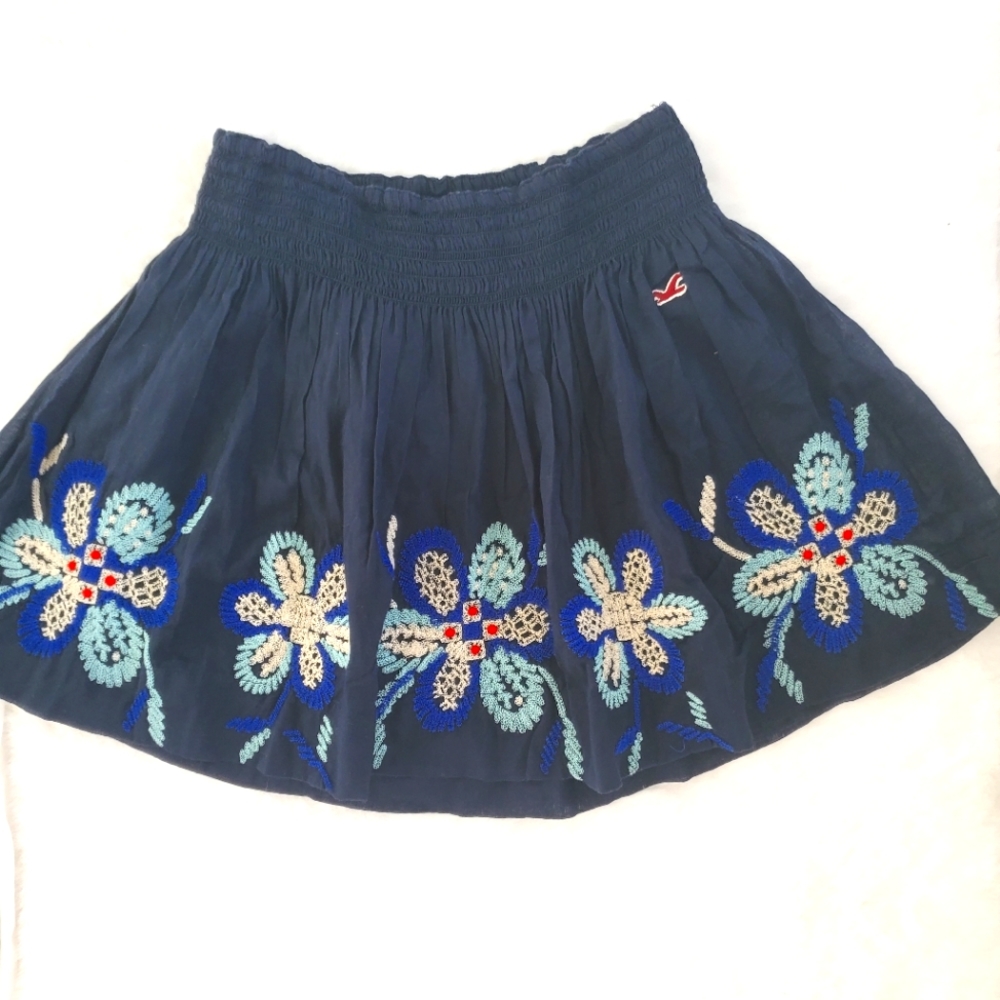 Hollister embroidered blue floral cotton mini skirt S